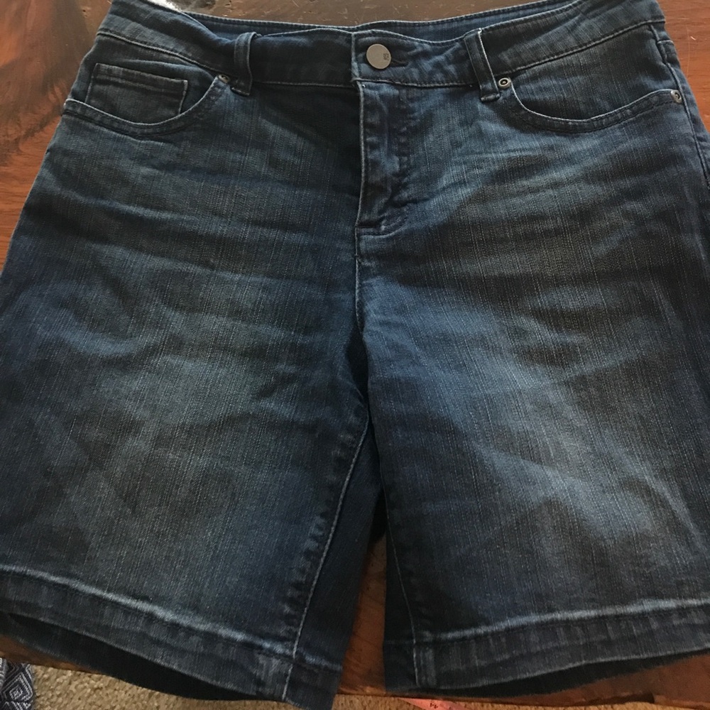 EUC New York & Co sz 8 shorts